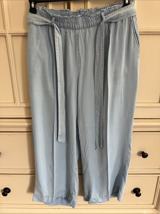 LOFT Pants - Light Blue Women’s  Elastic Waist Crop Pants
